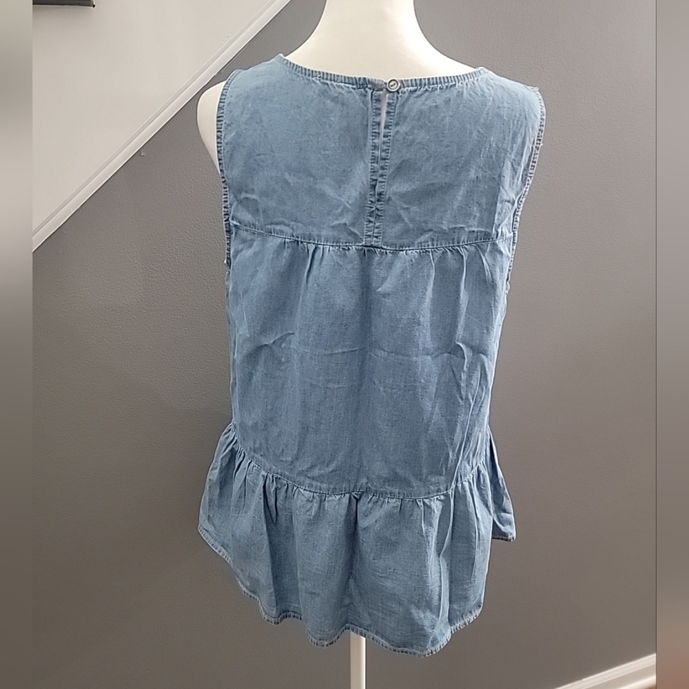Beach Lunch Lounge Lee Tiered Sleeveless Chambray Shirt Size Medium - Picture 5 of 7